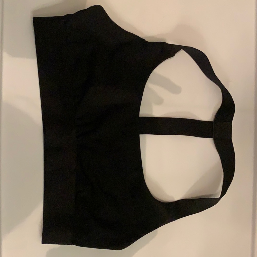 black sports bra